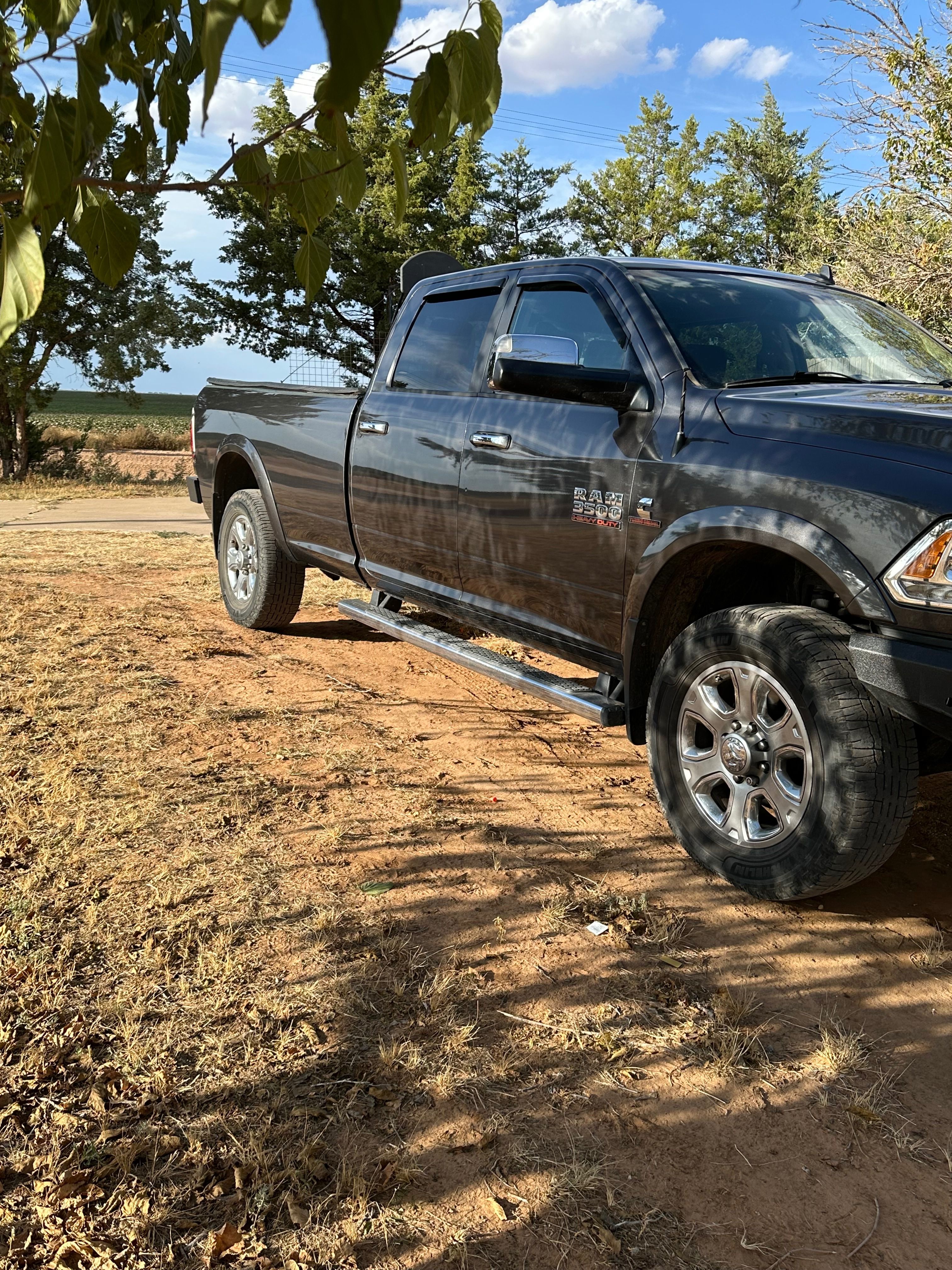 Used 2018 RAM 3500 Laramie AWD/4WD image 2