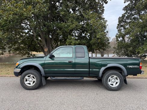 Used 2004 Toyota Tacoma PreRunner image 1