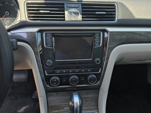 Used 2016 Volkswagen Passat 1.8T SE w/ Lighting Package (P06) image 15