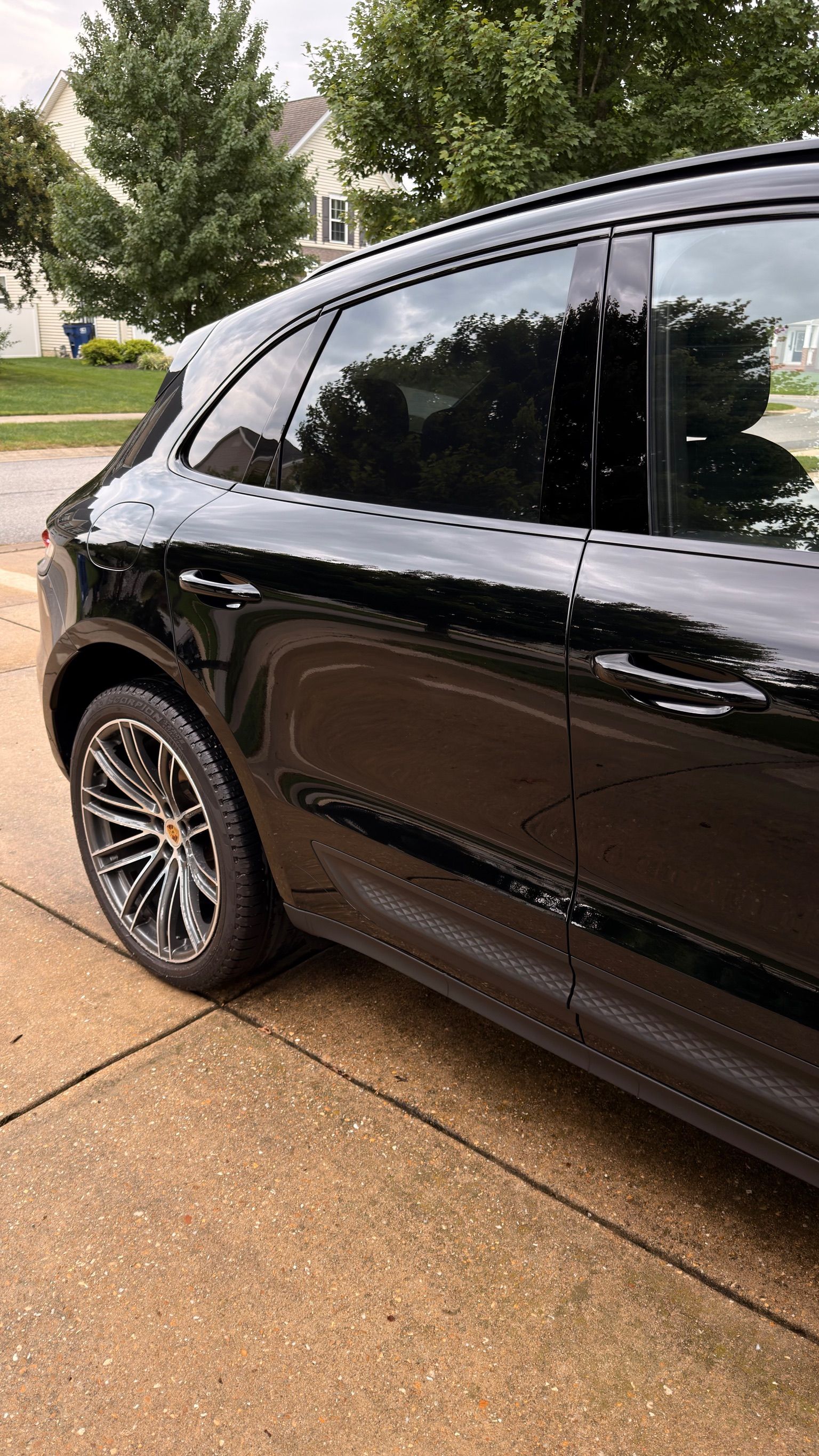 Used 2023 Porsche Macan AWD/4WD image 31