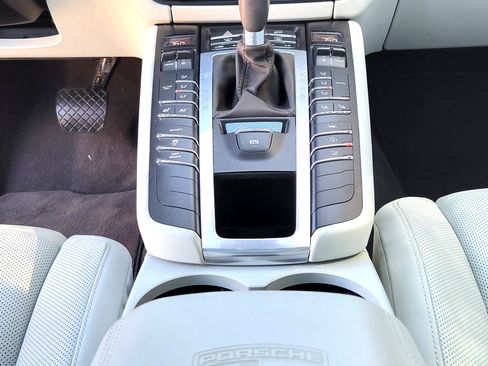 Used 2020 Porsche Macan image 12