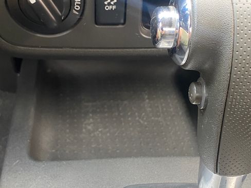 Used 2019 Nissan Frontier SV AWD/4WD image 16