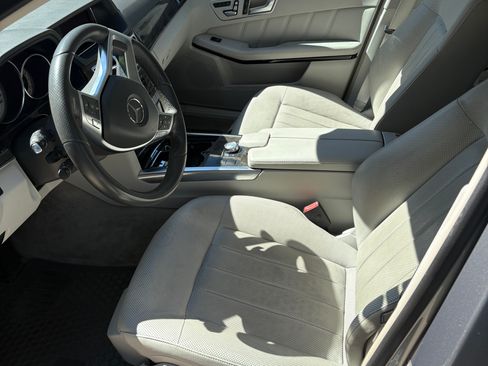 Used 2014 Mercedes-Benz E 550 E 550 4MATIC Sedan 4D image 14