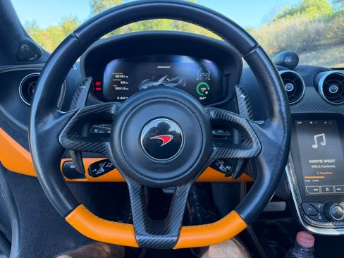 Used 2018 McLaren 570S Spider RWD image 19