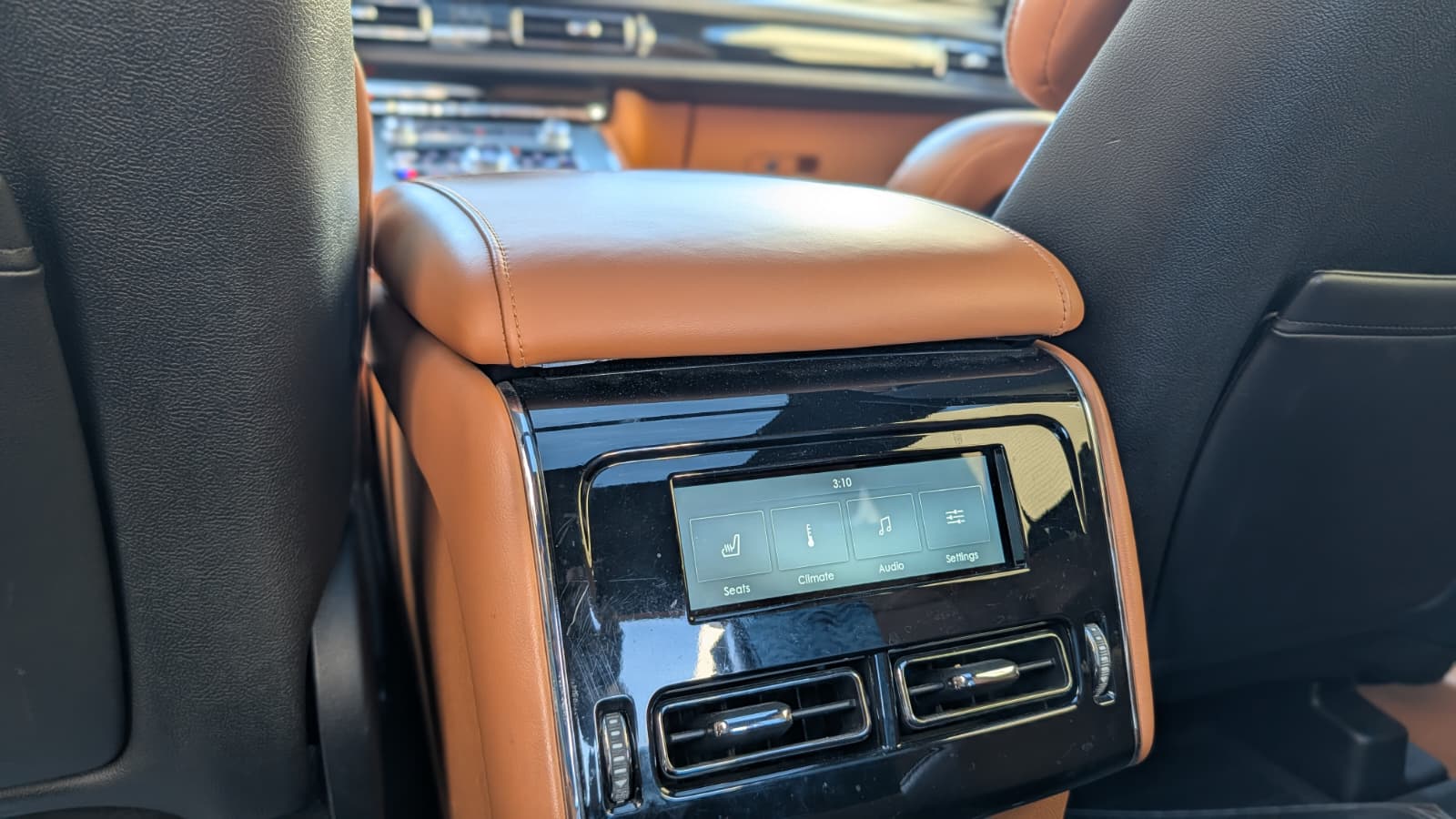 Used 2020 Lincoln Aviator Black Label Grand Touring w/ Class IV Trailer Tow Package AWD/4WD image 30