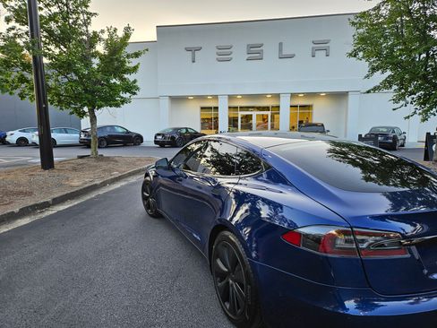 Used 2021 Tesla Model S Long Range image 1