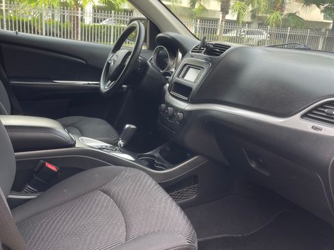 Used 2018 Dodge Journey SE w/ Blacktop Package image 9