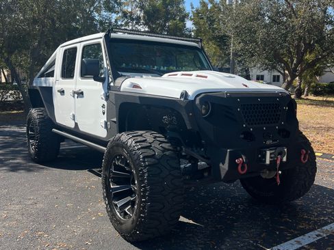 Used 2020 Jeep Gladiator Sport w/ Quick Order Package 24S image 1