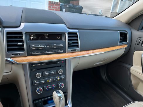 Used 2012 Lincoln MKZ FWD image 18