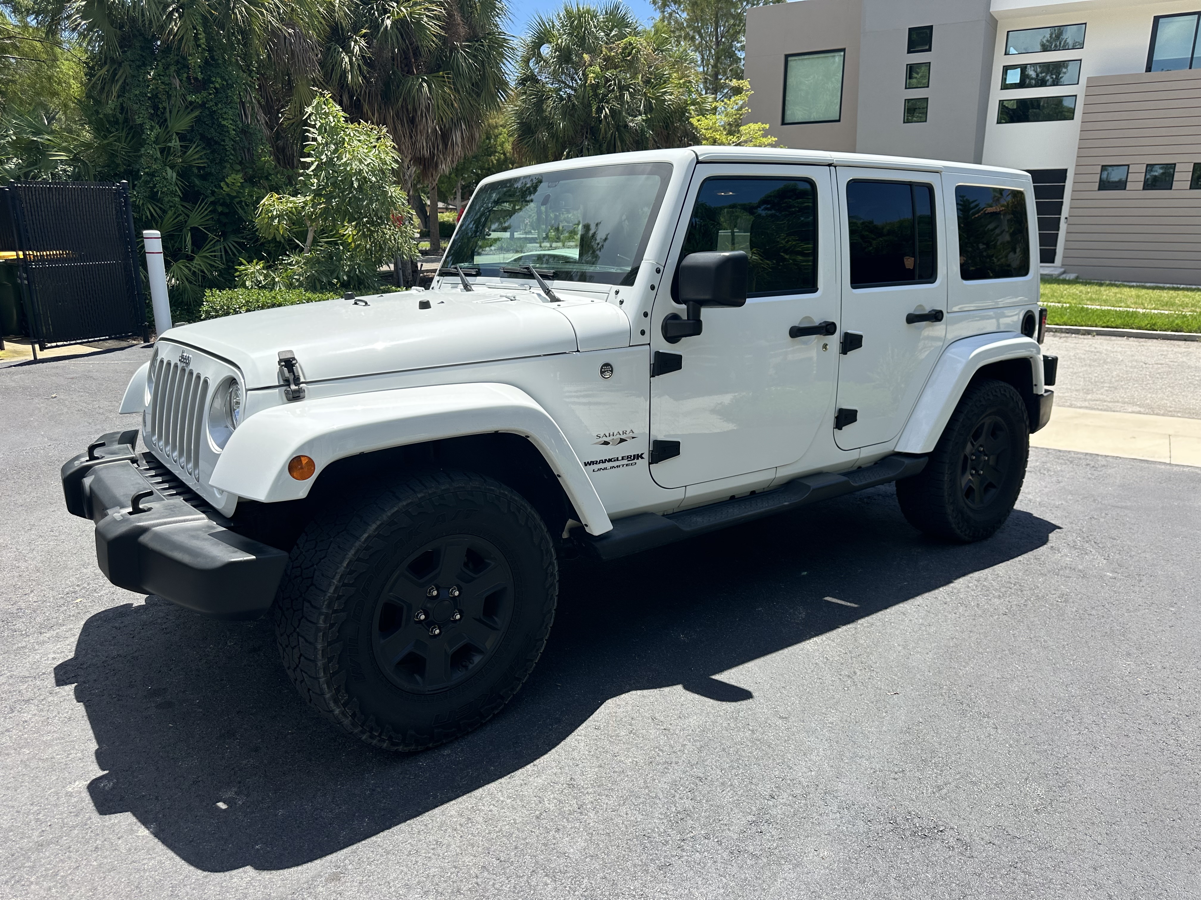 Used 2018 Jeep Wrangler Unlimited Sahara w/ Max Tow Package AWD/4WD image 1