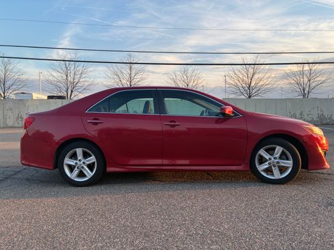 Used 2013 Toyota Camry SE image 5