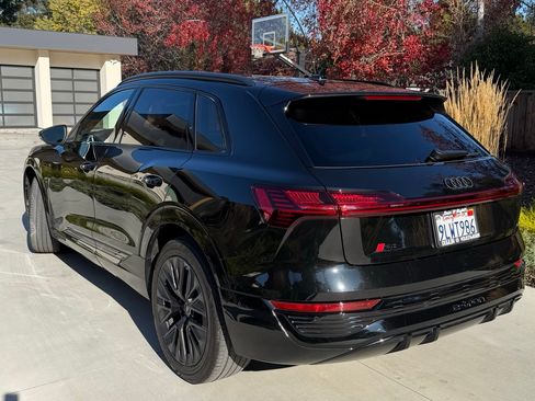 Used 2024 Audi Q8 e-tron Prestige image 6