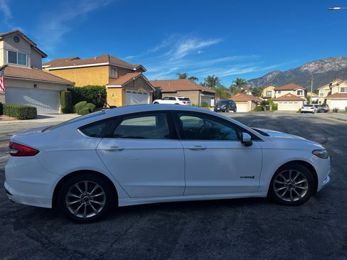 Used 2017 Ford Fusion SE image 5