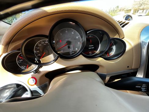 Used 2013 Porsche Cayenne S image 10