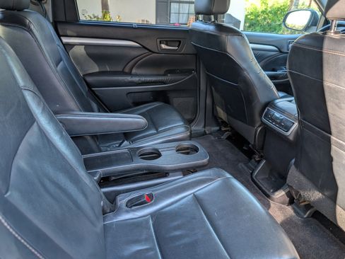 Used 2014 Toyota Highlander XLE image 9