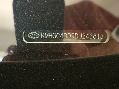 Used 2013 Hyundai Genesis 3.8 image 32