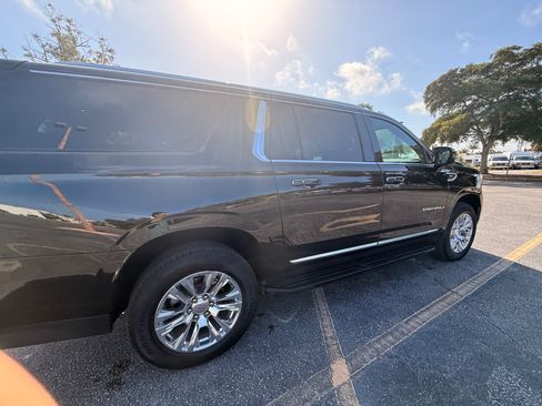 Used 2024 GMC Yukon XL Denali w/ Advanced Technology Package RWD image 9