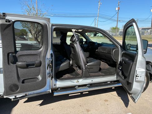 Used 2012 Chevrolet Silverado 2500 LT w/ Interior Plus Package image 9