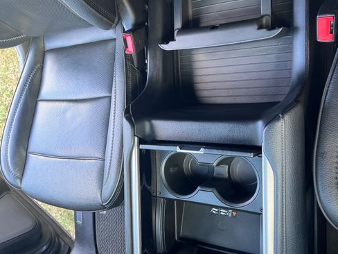 Used 2022 GMC Yukon XL Denali image 14