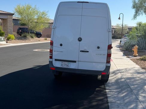 Used 2015 Mercedes-Benz Sprinter 2500 image 5