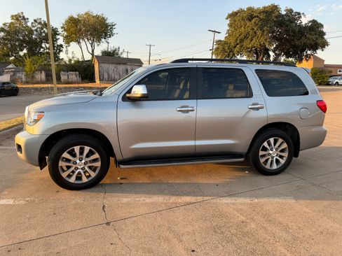 Used 2016 Toyota Sequoia Limited w/ Safety & Convenience Package RWD image 5