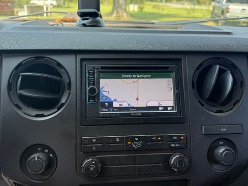 Used 2011 Ford F550 4x4 Crew Cab Super Duty w/ Payload Upgrade Pkg image 9