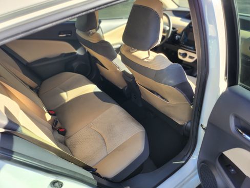 Used 2016 Toyota Prius Two image 11