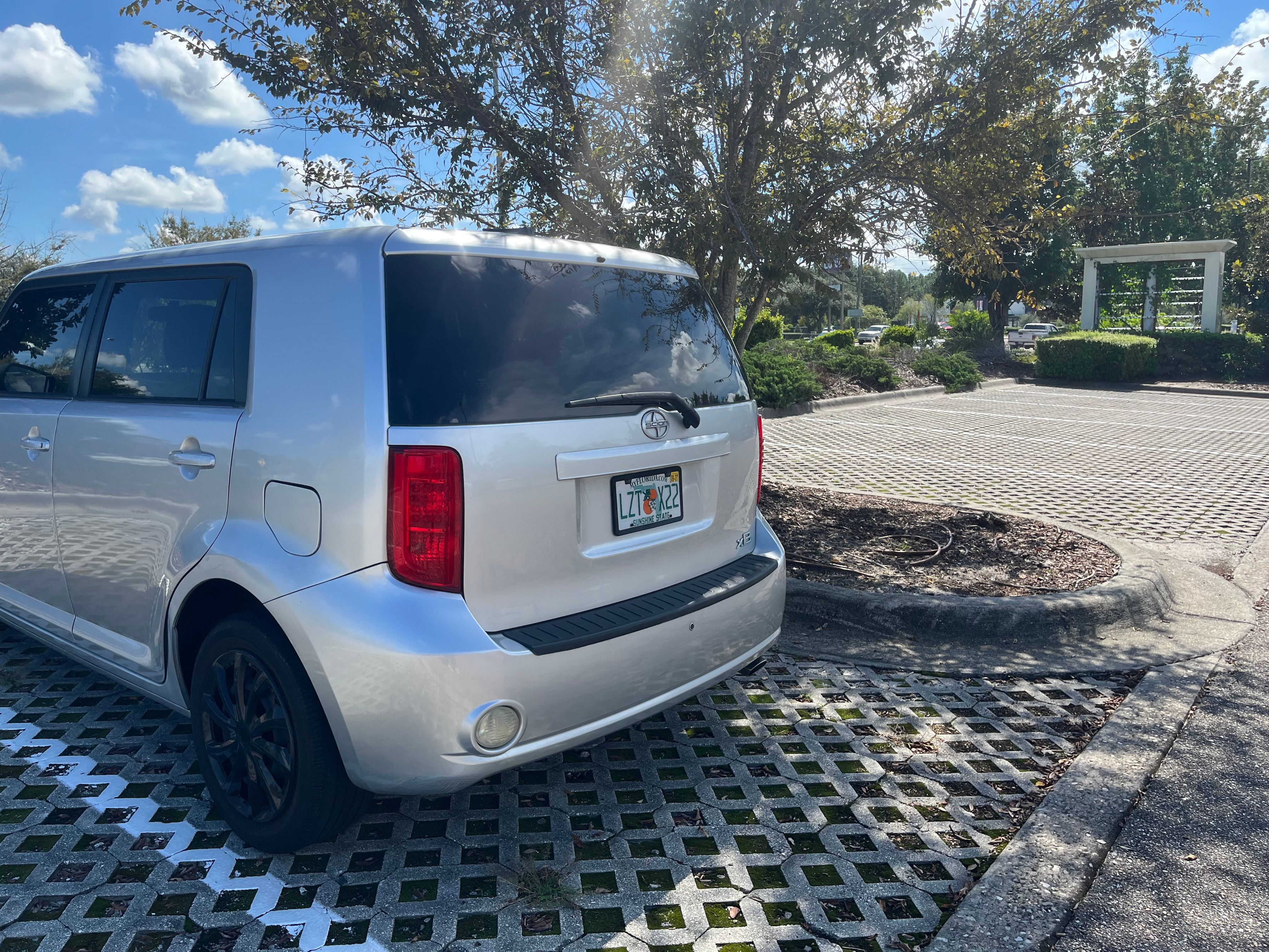 Used 2010 Scion xB FWD image 8