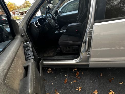 Used 2010 Ford Explorer XLT image 22