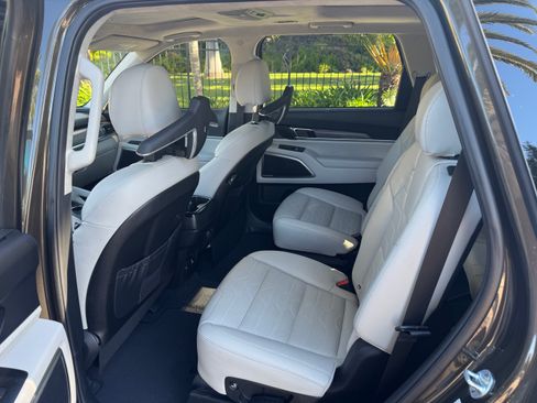 Used 2020 Kia Telluride SX w/ SX Prestige Package image 10