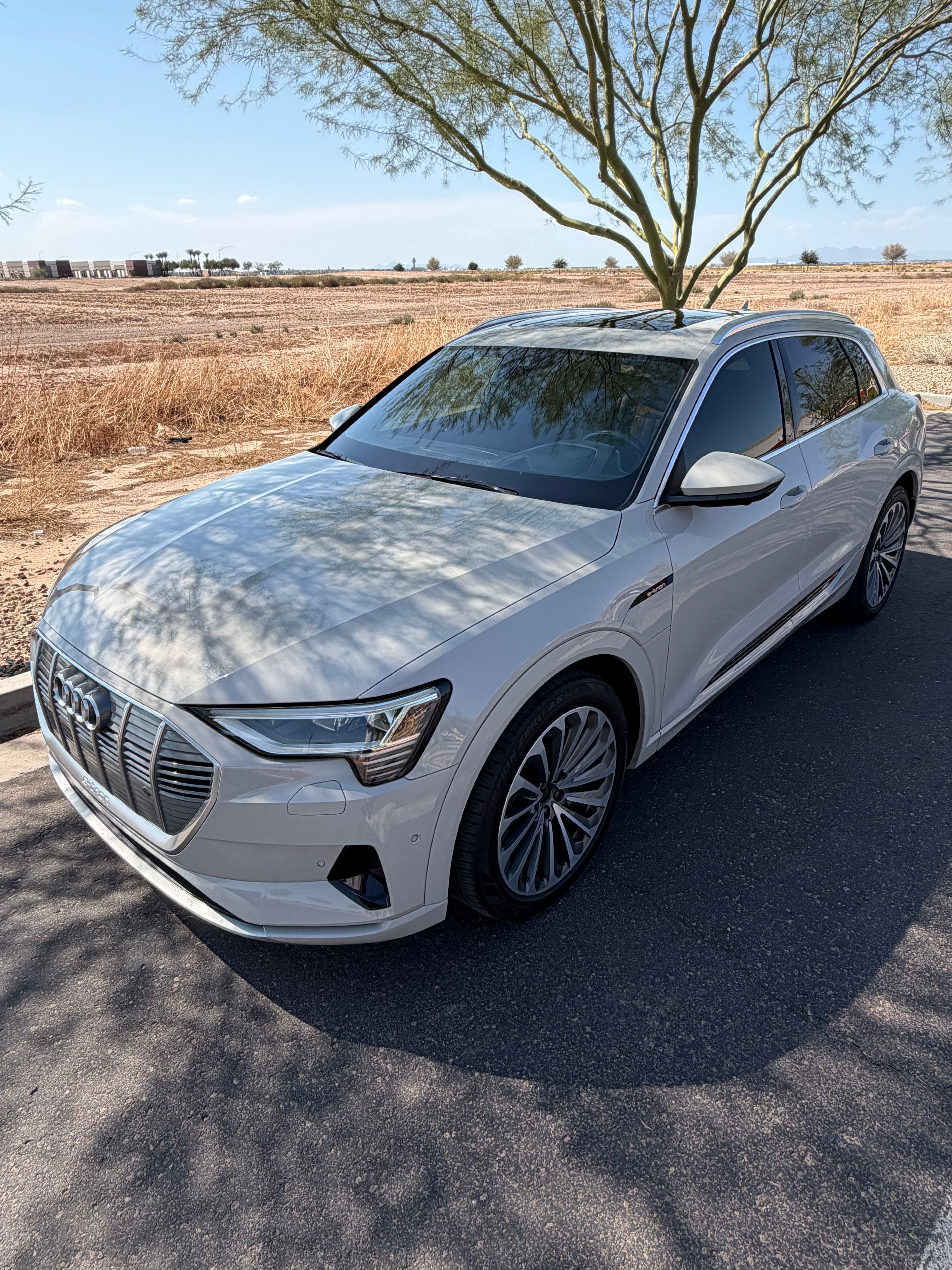 Used 2019 Audi e-tron Prestige w/ Prestige Package AWD/4WD image 10