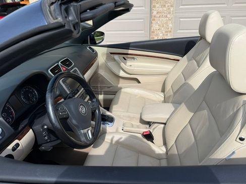 Used 2012 Volkswagen Eos Executive FWD image 11