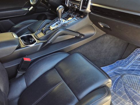 Used 2014 Porsche Cayenne image 11