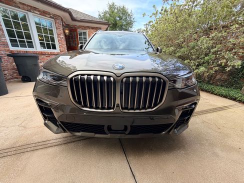 Used 2022 BMW X7 M50i w/ Dynamic Handling Package AWD/4WD image 2