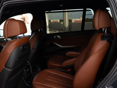 Used 2022 BMW X7 M50i w/ Dynamic Handling Package image 20