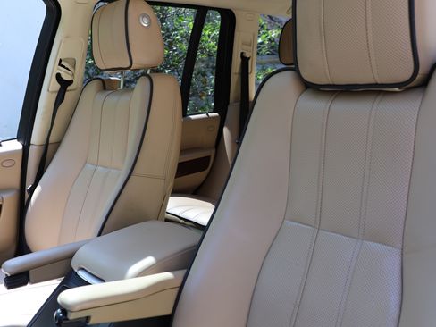 Used 2011 Land Rover Range Rover HSE image 10