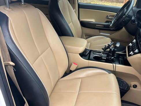 Used 2019 Kia Sedona EX image 6
