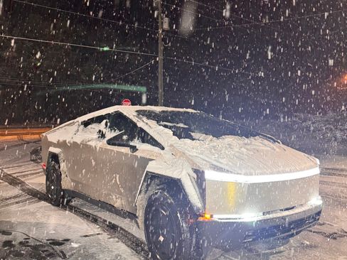 Used 2024 Tesla Cybertruck AWD Crew Cab image 11