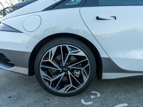 Used 2023 Hyundai Ioniq 6 Limited image 29