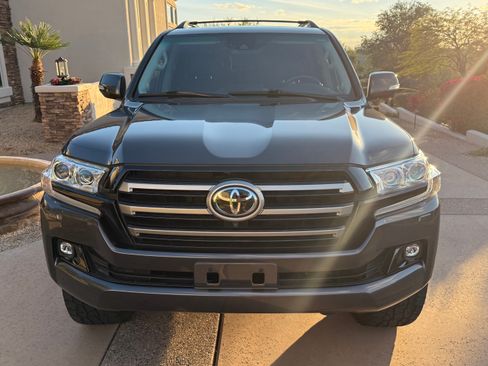 Used 2016 Toyota Land Cruiser image 4