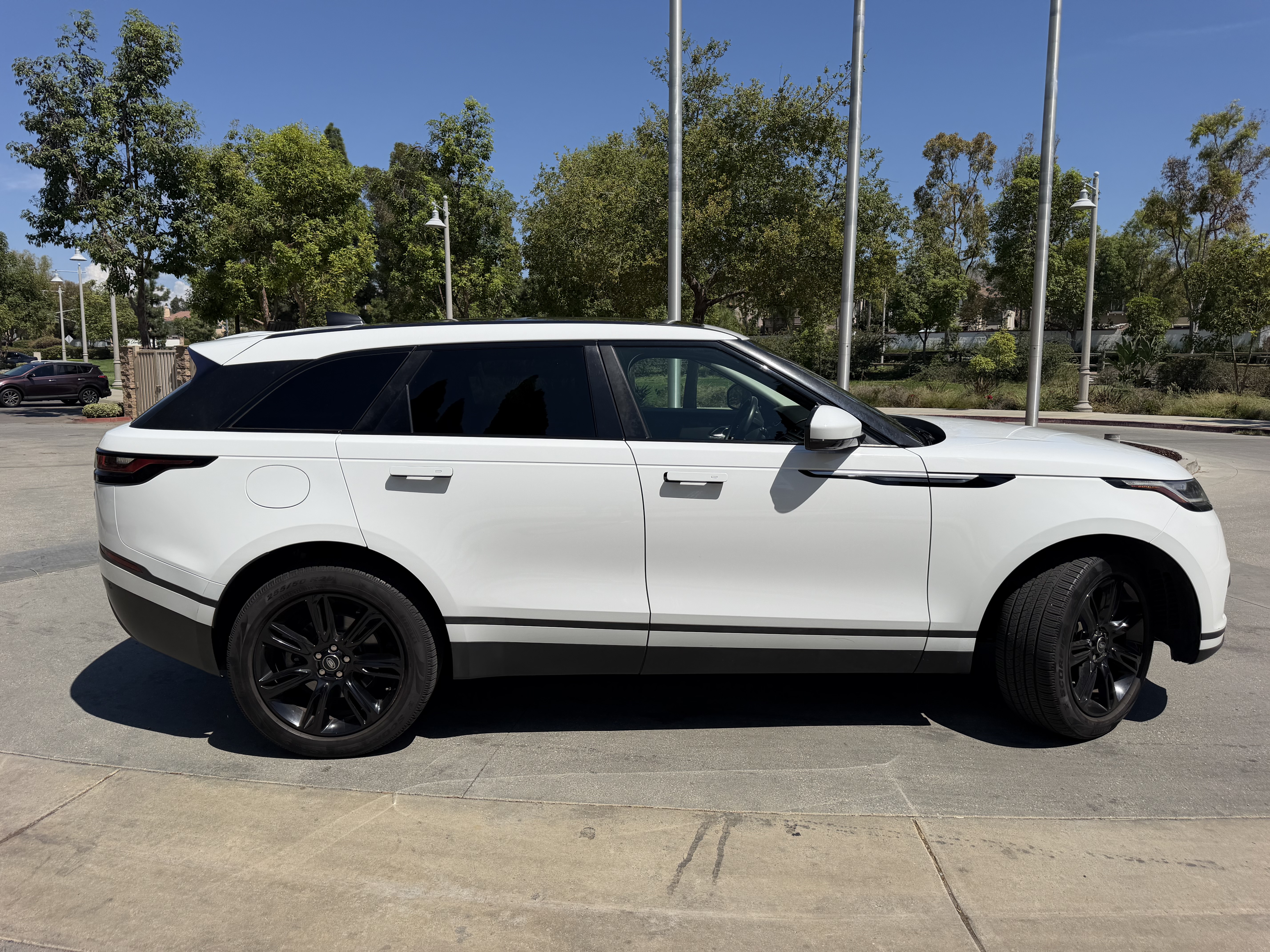 Used 2020 Land Rover Range Rover Velar S AWD/4WD image 8