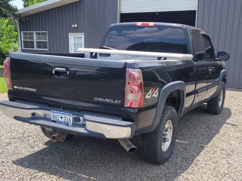 Used 2003 Chevrolet Silverado 2500 LS w/ Snow Plow Prep Package AWD/4WD image 3