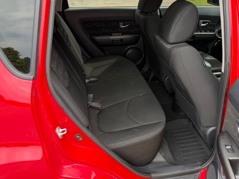 Used 2013 Kia Soul + FWD image 16