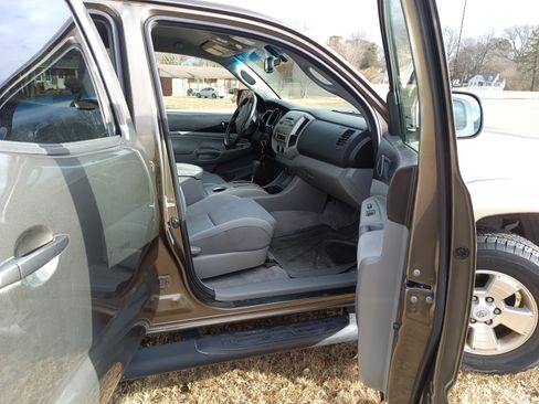 Used 2011 Toyota Tacoma 4x4 Double Cab image 9