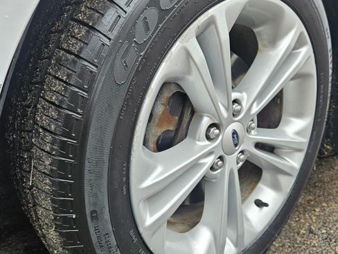 Used 2013 Ford Taurus SEL image 15