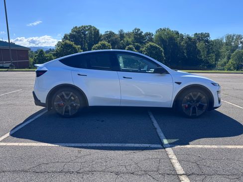 Used 2026 Tesla Model Y Performance AWD/4WD image 11
