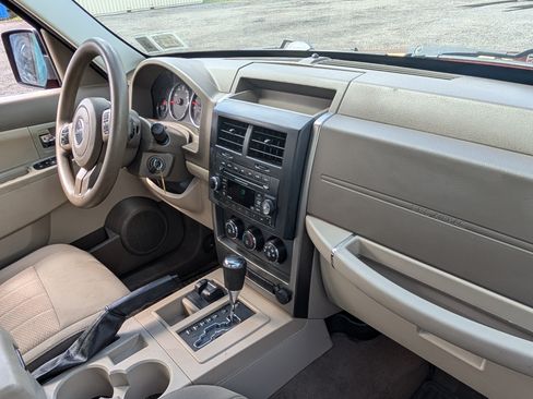 Used 2012 Jeep Liberty Sport image 14