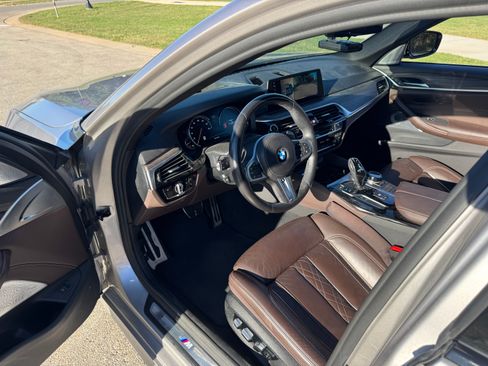 Used 2018 BMW 540i w/ M Sport Package image 9