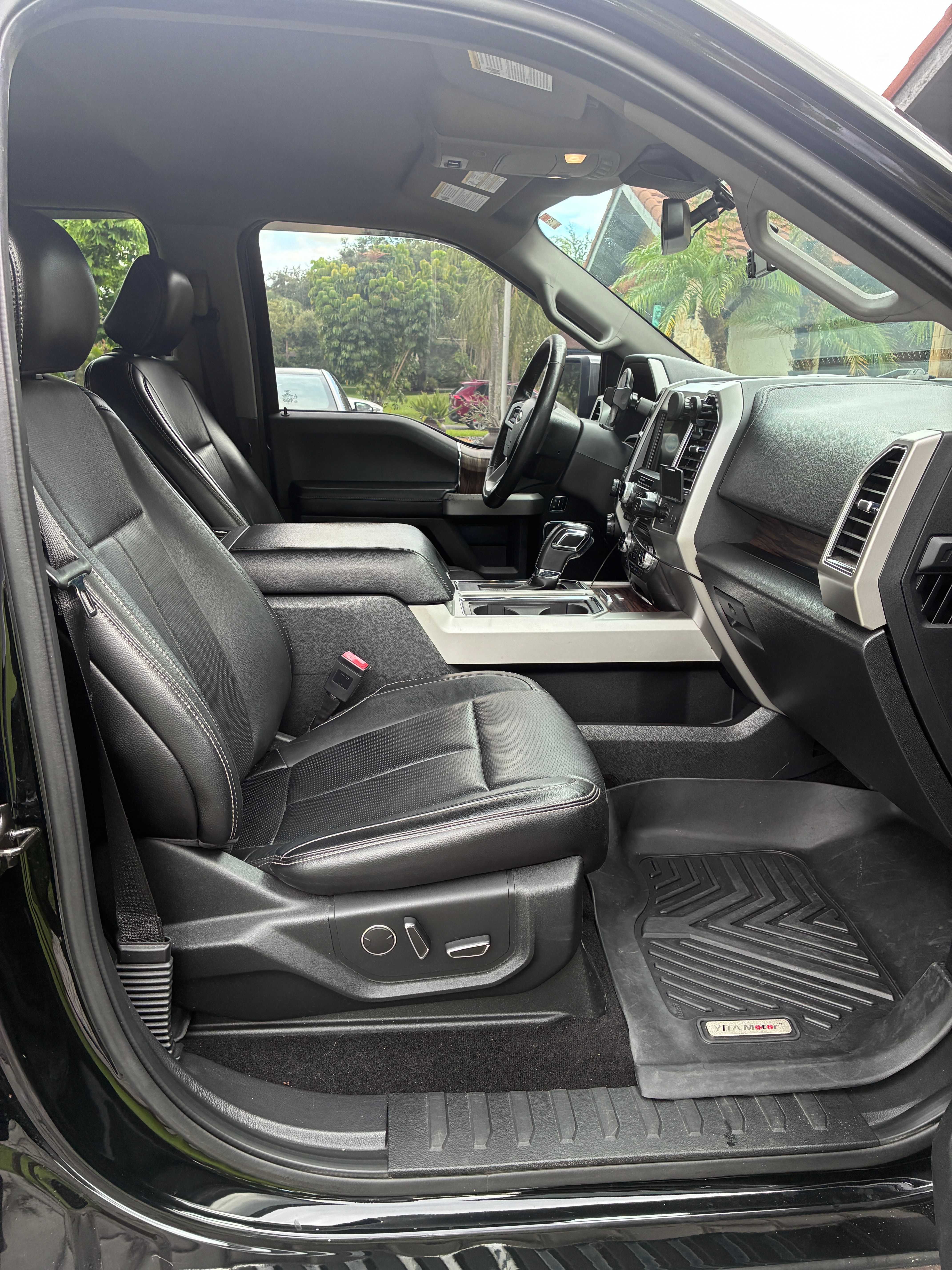 Used 2018 Ford F150 Lariat w/ Equipment Group 502A Luxury AWD/4WD image 6