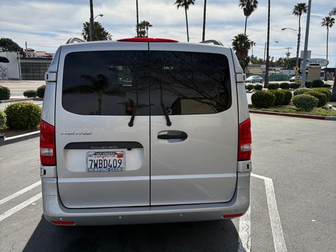 Used 2016 Mercedes-Benz Metris Passenger image 2